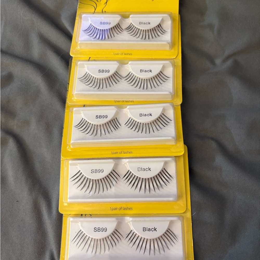 Dramatic Black Lashes